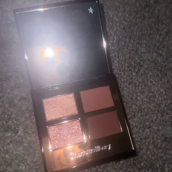Charlotte Tilbury Pillow Talk Dreams Eyeshadow Quad Review  Charlotte Tilbury Pillow Talk Dreams Eyeshadow Luxury Palette!
